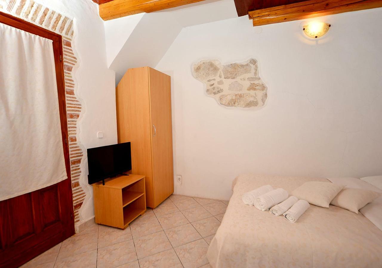 Old Town Vrsar, Apartments Danica & Zoran מראה חיצוני תמונה