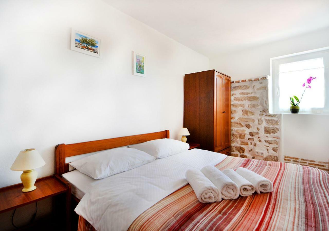 Old Town Vrsar, Apartments Danica & Zoran מראה חיצוני תמונה