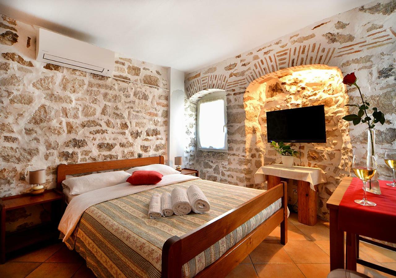 Old Town Vrsar, Apartments Danica & Zoran מראה חיצוני תמונה